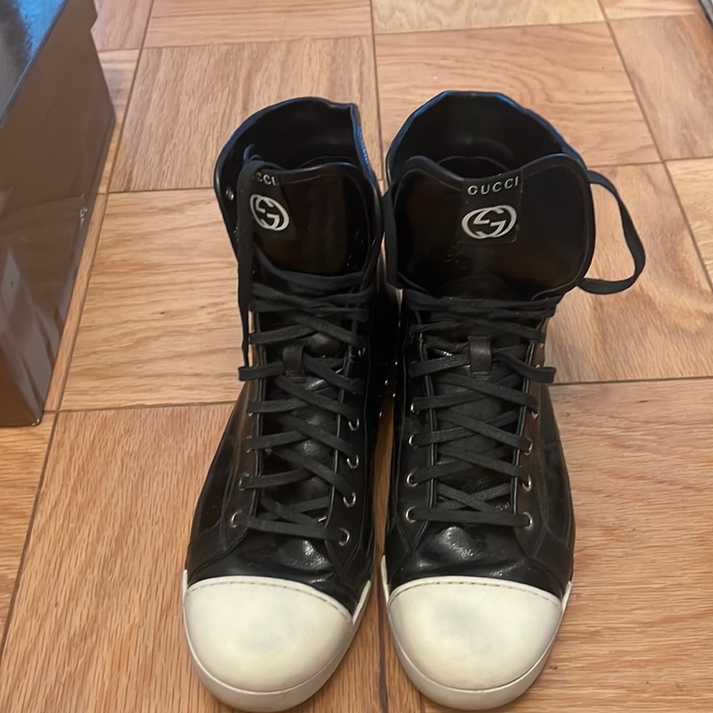 Black Gucci converse